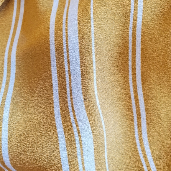 🎉3/$39 LOVE TREE Twist Front Blouse - Picture 11 of 12